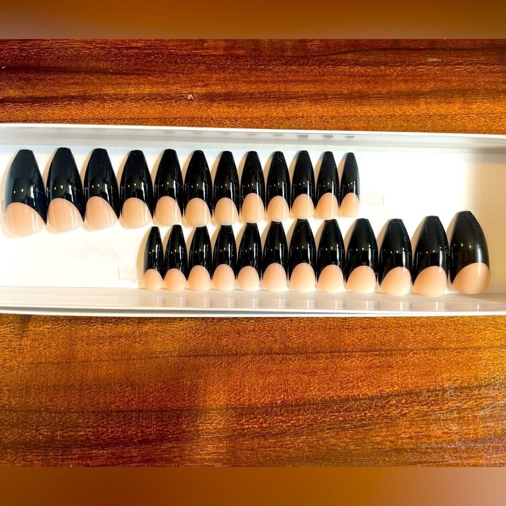 NWOT Set of Temporary/Artificial Nails
